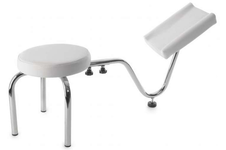 SGABELLO CON POGGIAPIEDE PER PEDICURE